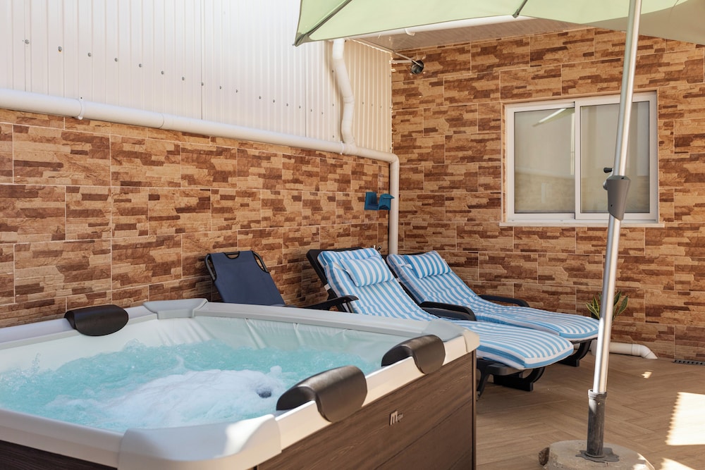 Apartment, 3 Bedrooms, Smoking, Balcony