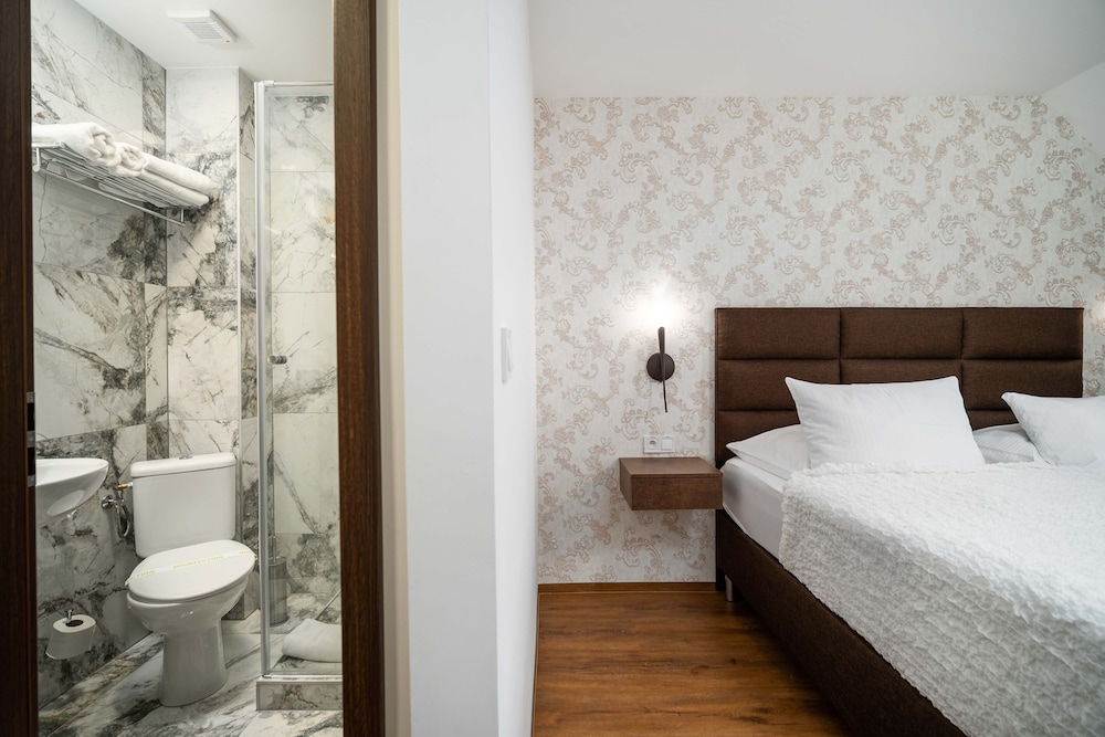 Premium Room, 1 King Bed photo 1