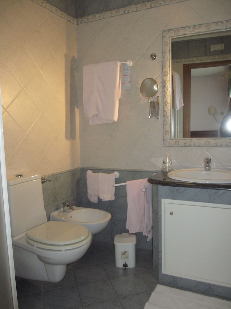 Classic Double Room Single Use, Private Bathroom photo 3