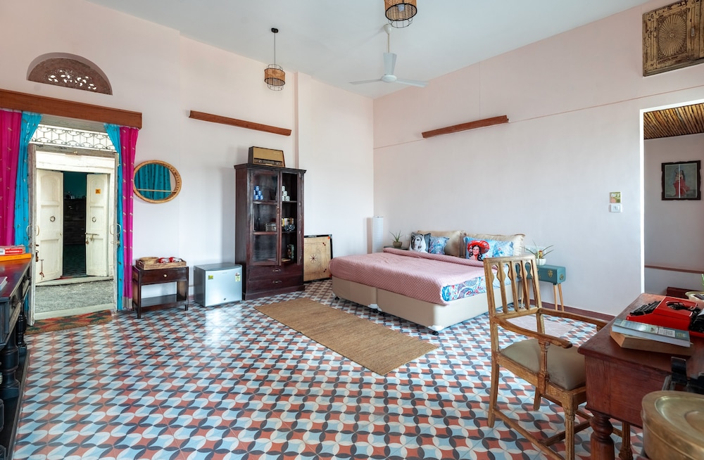 Luxury AC Family Room photo 3