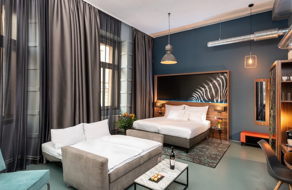 Junior Suite (NYX Suite)