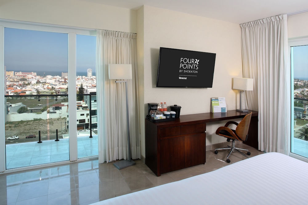 Room, 1 King Bed, Balcony, Partial Ocean View