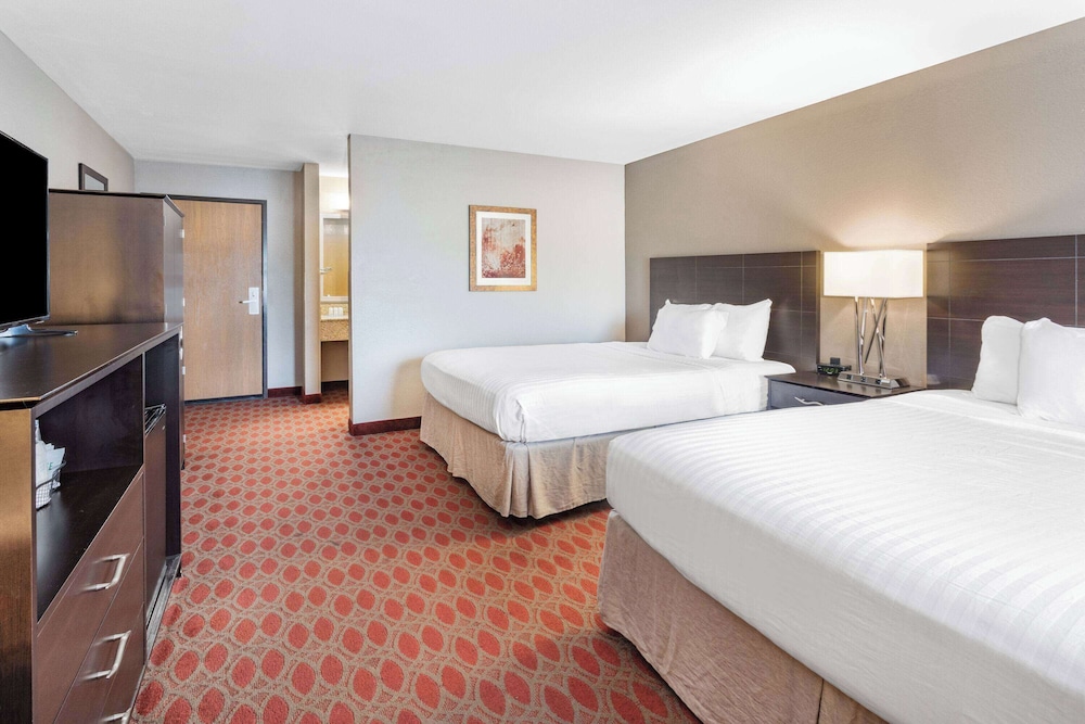 Room, 2 Queen Beds, Non Smoking - Photo 3