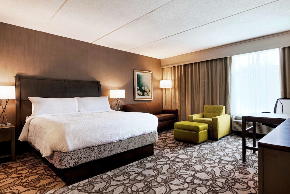 Deluxe Room, Accessible, Non Smoking (Mobility & Hearing, Roll-in Shower) photo 2
