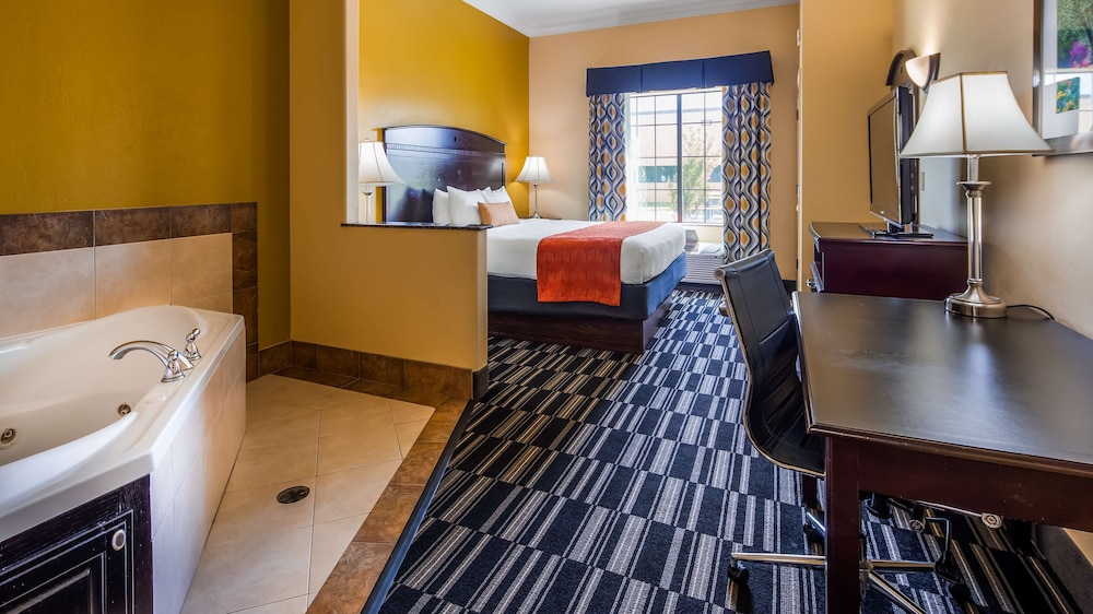 Suite, 1 King Bed, Accessible, Jetted Tub - Photo 1