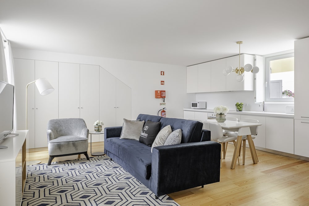Suite, 2 Bedrooms - Photo 7
