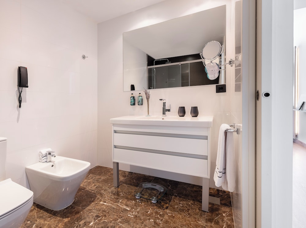 Premium Room, Sea View (2 Adults + 1 Child) - Photo 7