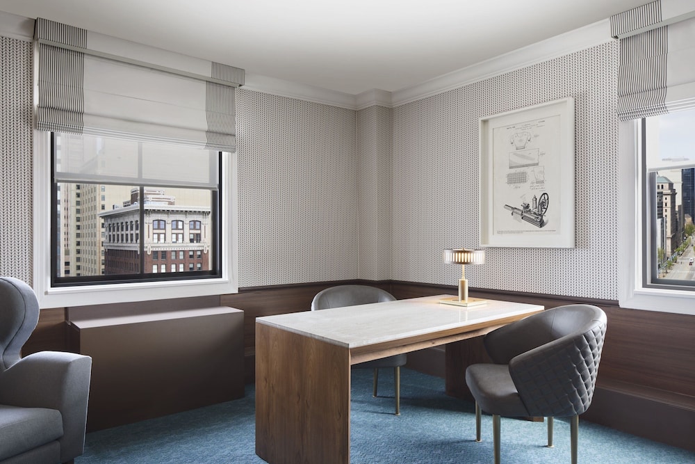 Suite, 1 Bedroom - Photo 11