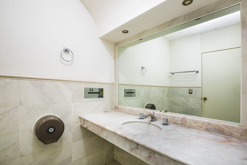 Standard Room, 2 Double Beds - Photo 9