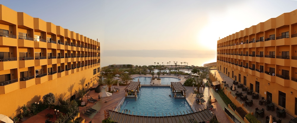 Premium Double Room, Sea View, Poolside photo 2