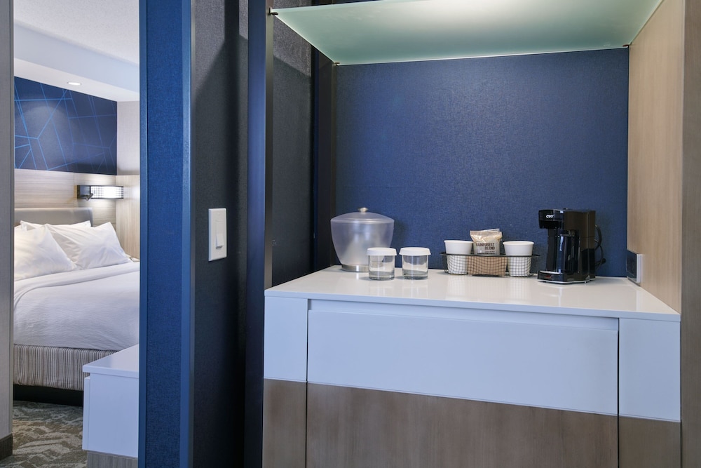 Suite, 2 Double Beds (Mobility Accessible, Tub) photo 2