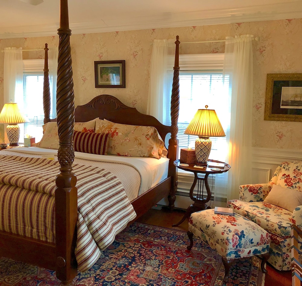 Deluxe Room, 1 King Bed photo 1