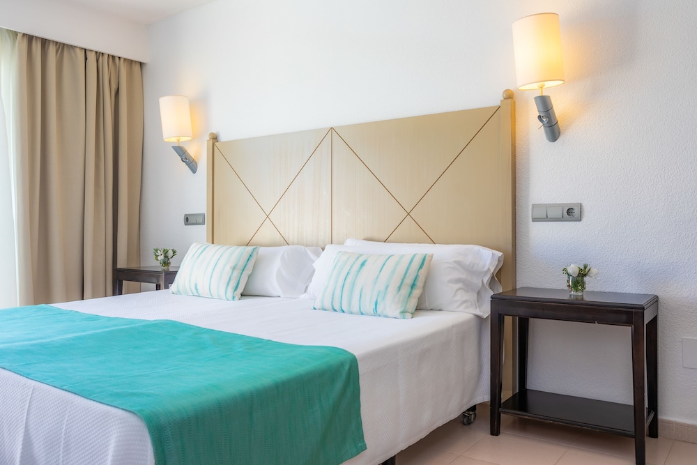 Habitación Doble con Balcón y Vista al Mar (2 adultos)