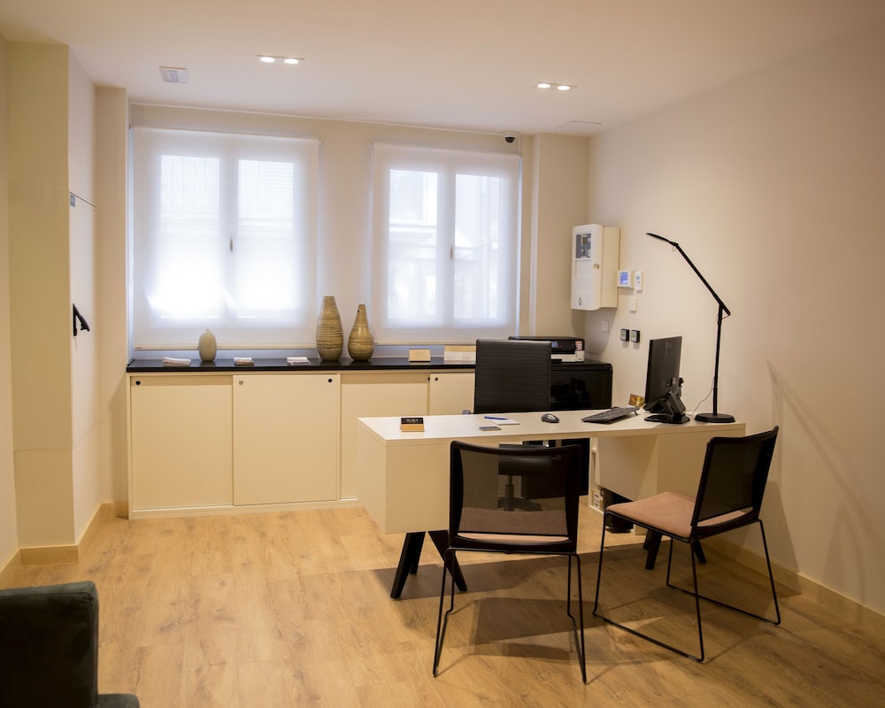 Deluxe Double Room, City View - Photo 8