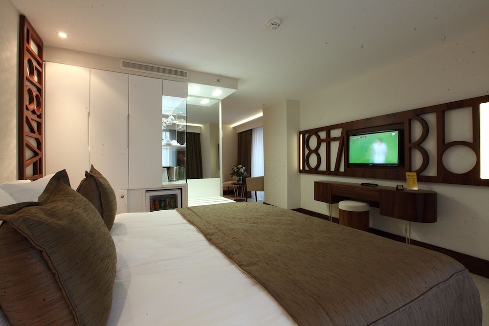 Double Room, 1 Queen Bed, Corner photo 2