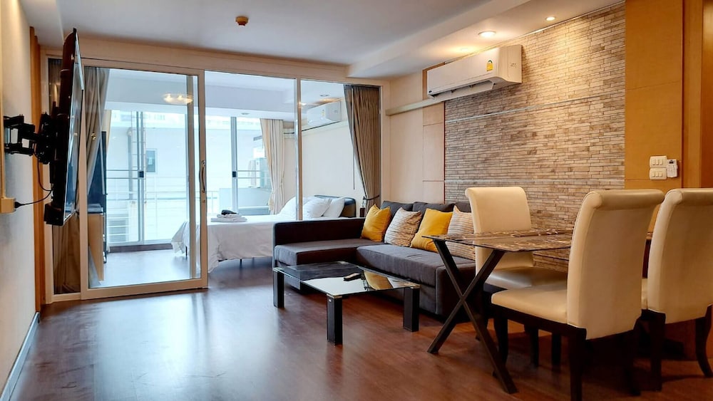 Apartment, 3 Bedrooms, Accessible, Balcony photo 1