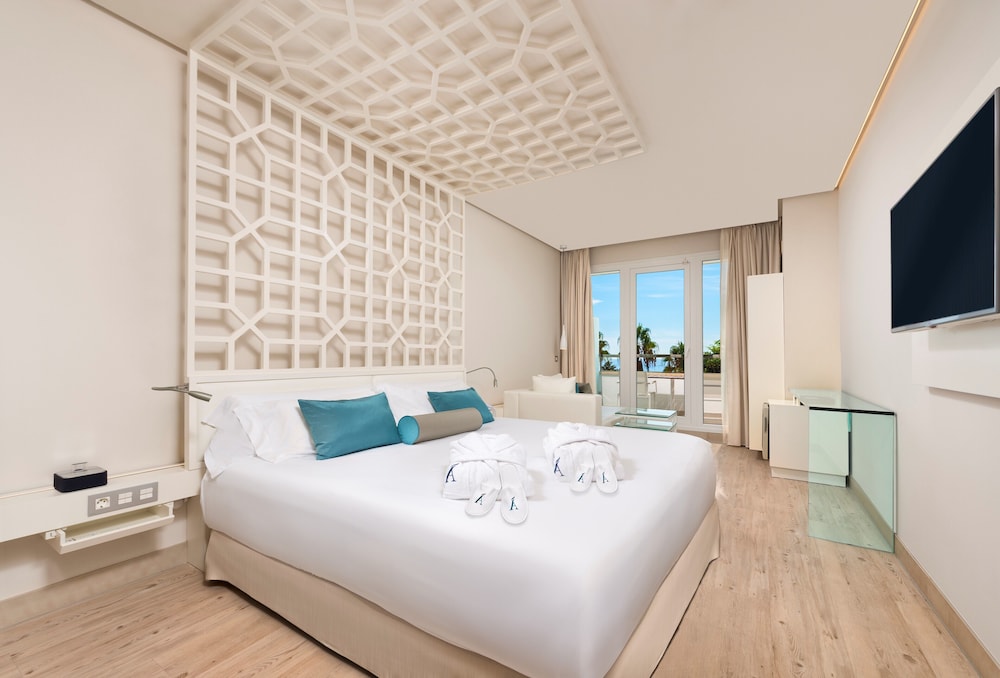 Double Room, Balcony, Partial Sea View (Oh La La) photo 2