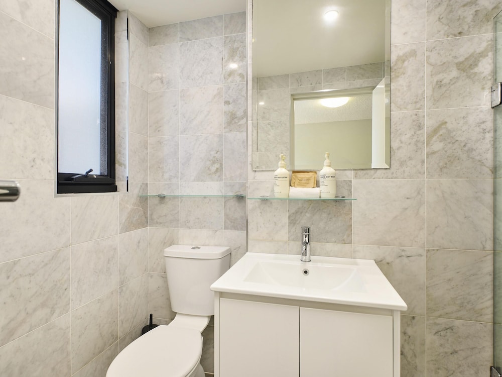 Superior Room, Multiple Beds, Ocean View (1 King Bed and 1 Twin Bed) - Photo 4