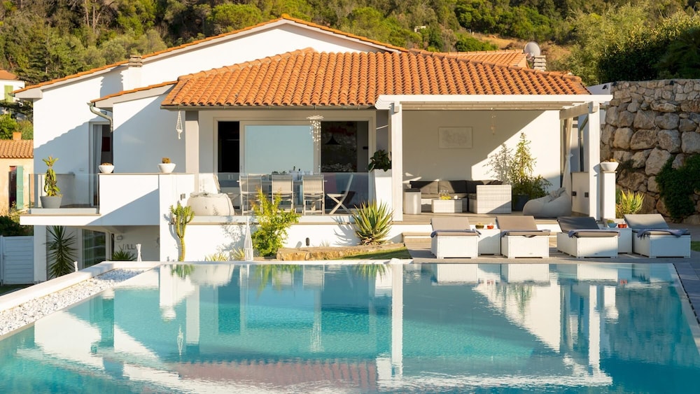 Villa photo 3