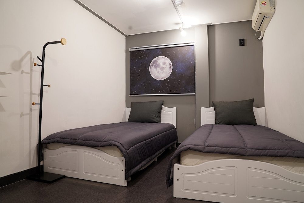 Deluxe Twin Room - Photo 2
