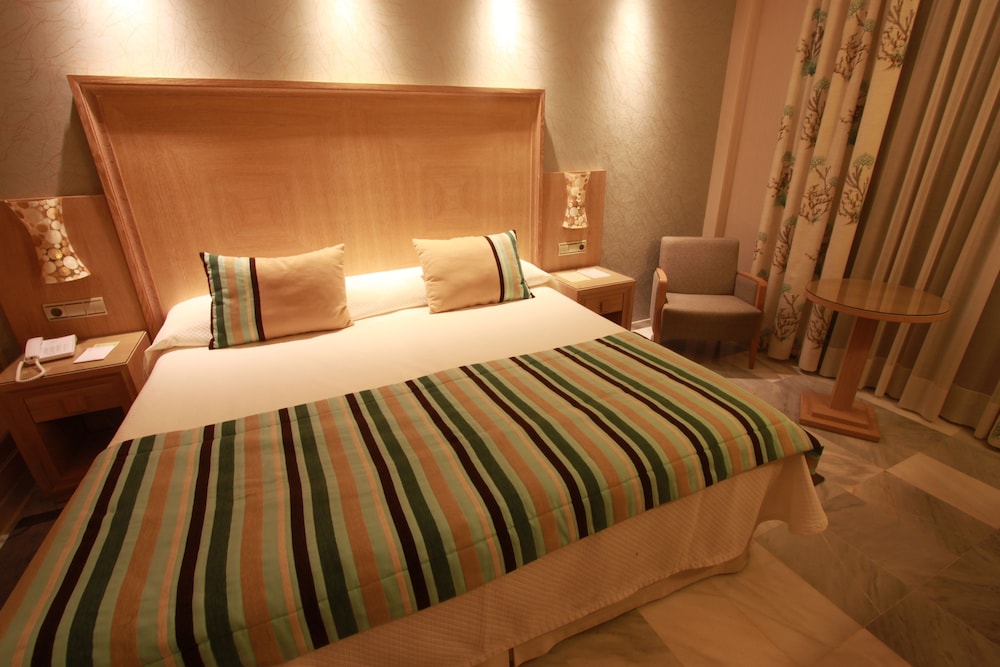 Standard Double Room (Interior Courtyard View) - Photo 3