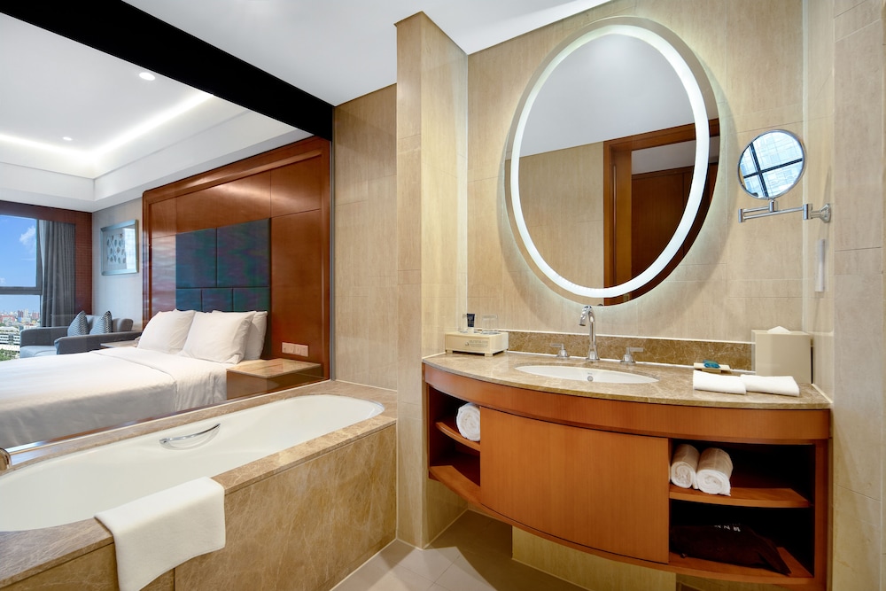 Room, 1 King Bed - Photo 3