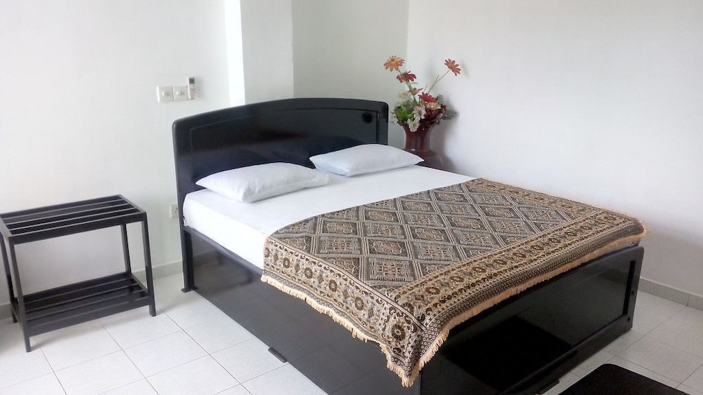 Basic Double Room, 1 Double Bed, Private Bathroom photo 2
