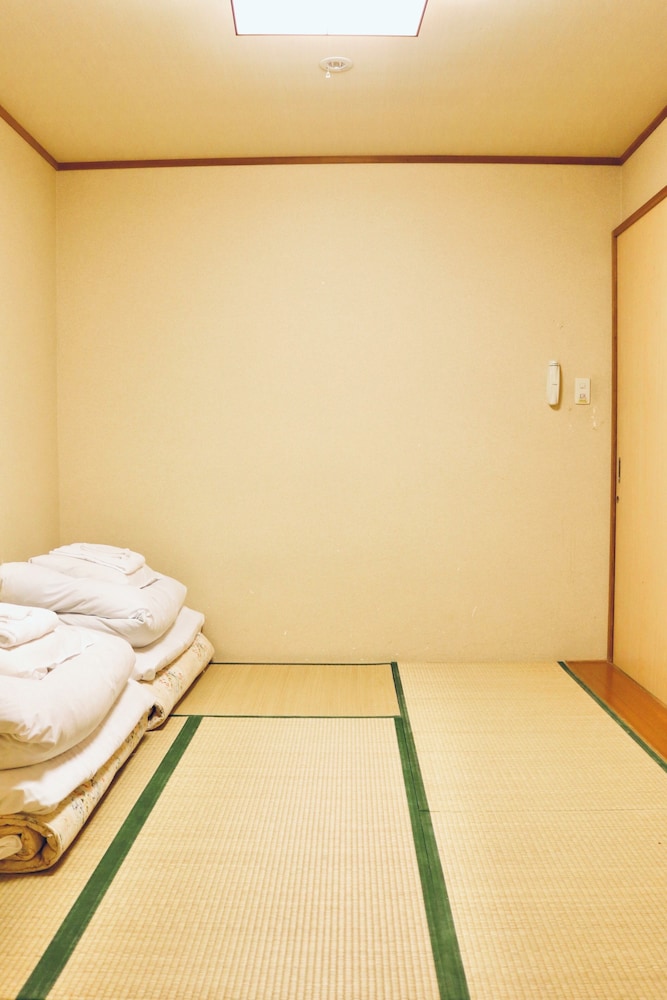 Economy Twin Room with Private Bathroom (1,2 persons), Non Smoking photo 3