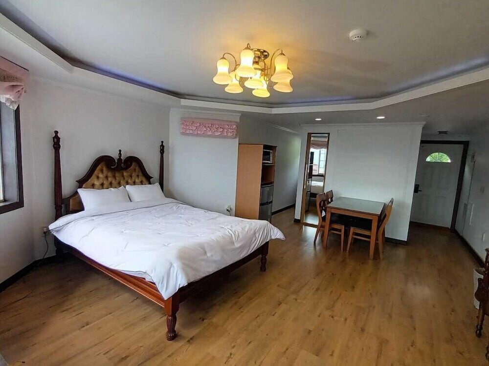 Room (Lilly flower) - Photo 2