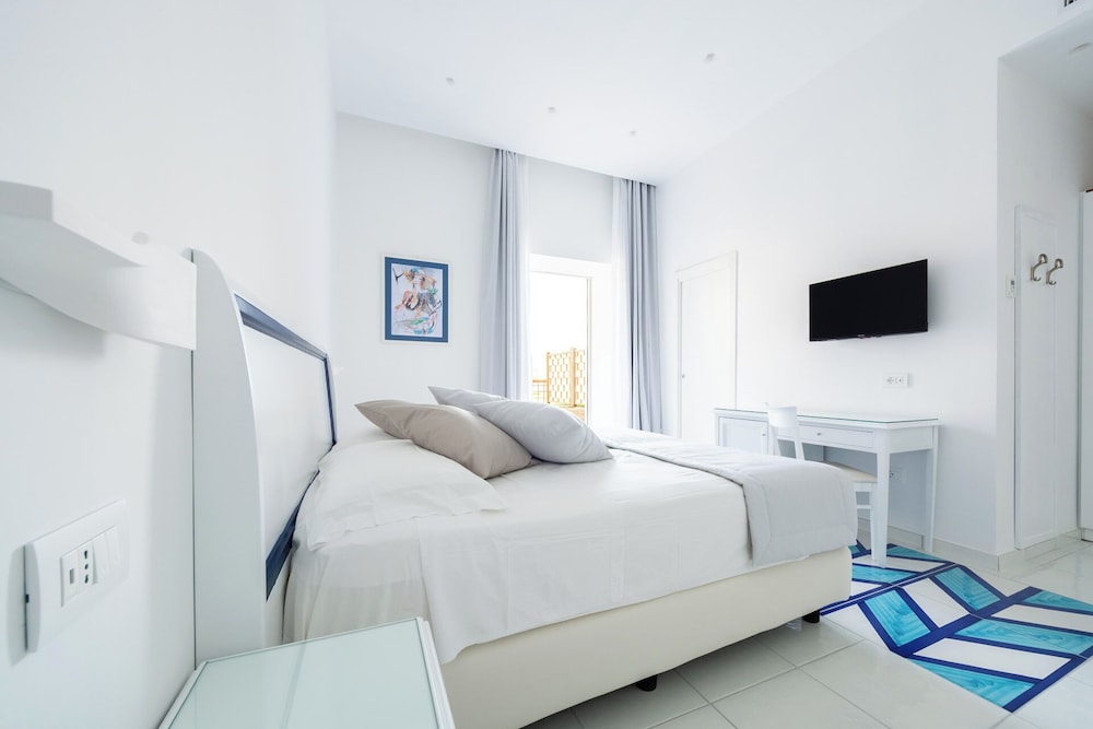 Deluxe Room, Balcony, Partial Sea View