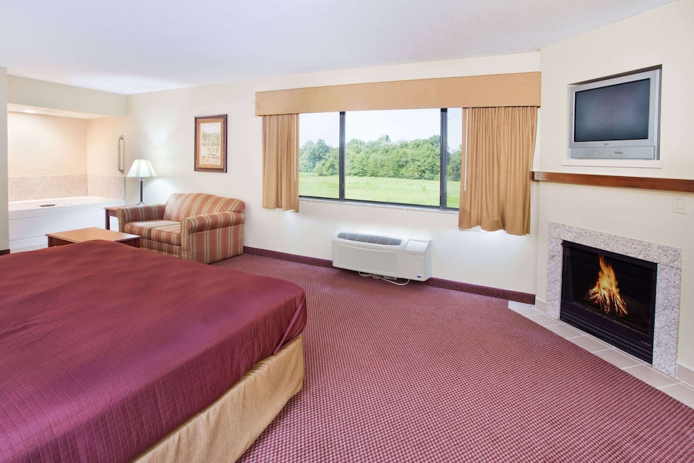 Studio Suite, 1 King Bed, Non Smoking photo 1
