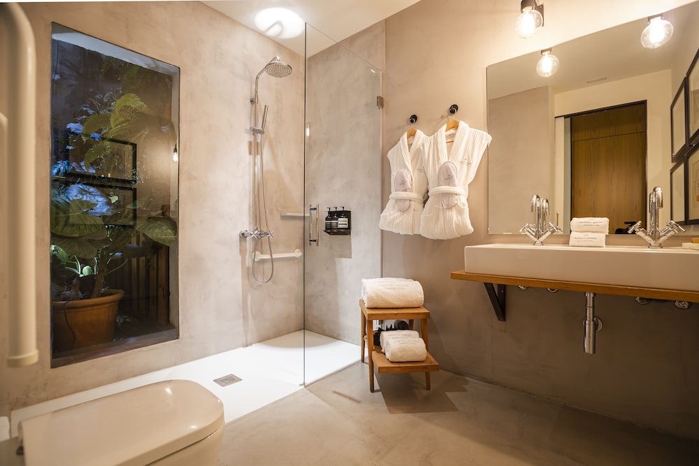 Standard Room (Interior) thumbnail 6