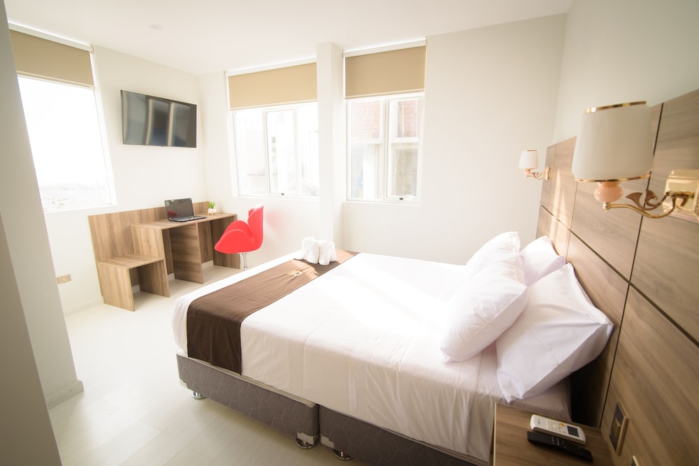 Deluxe Studio Suite, 1 Queen Bed, Ensuite photo 1