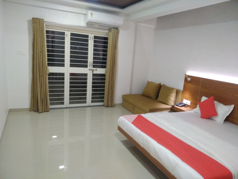 Luxury Room, 1 King Bed With Sofa Bed, Hill View
