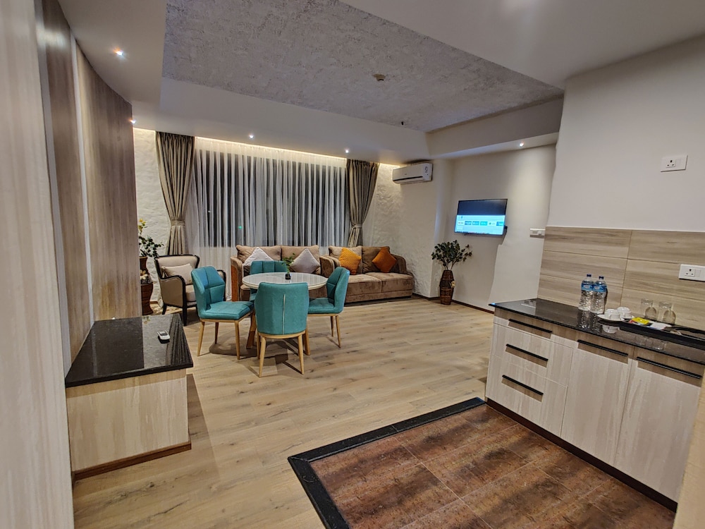 Executive Room - Photo 19