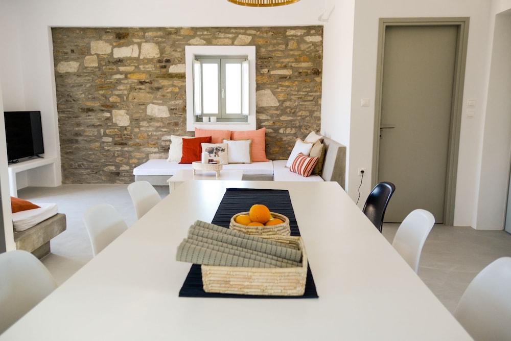 Superior House, 2 Bedrooms, Kitchen, Beach View