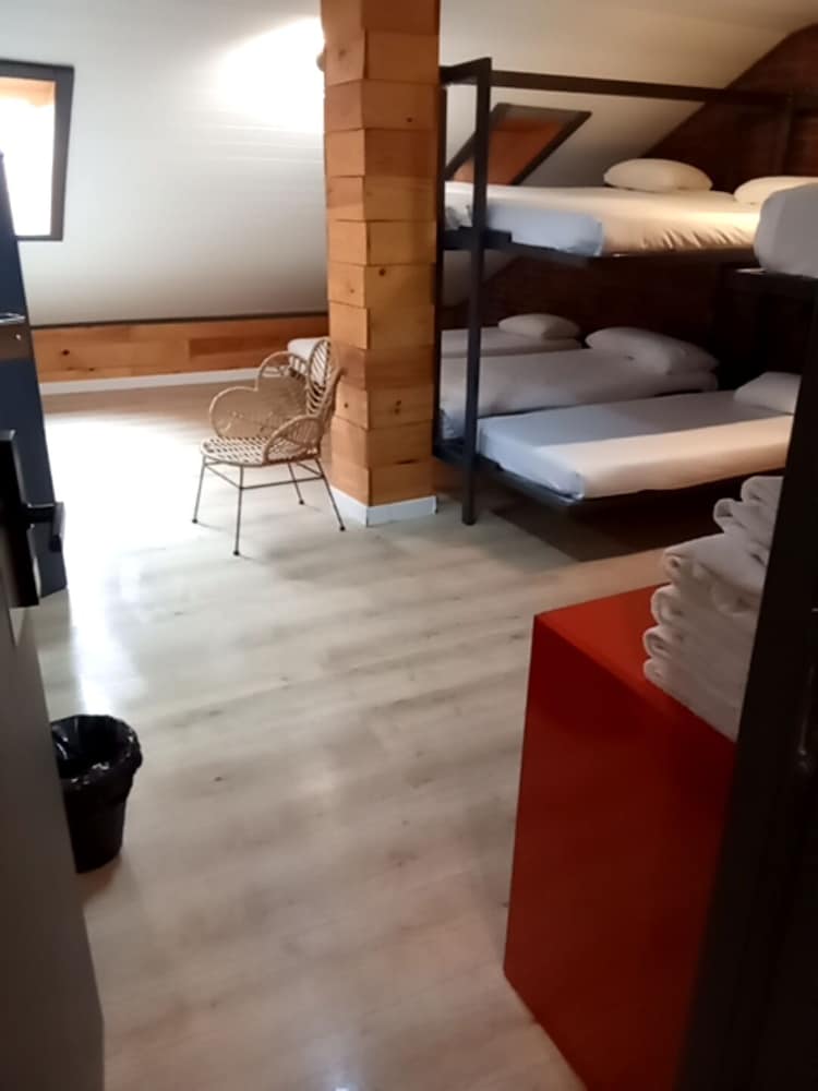 Room, Multiple Beds