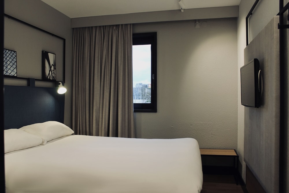 Standard Room, 1 Double Bed - Photo 8