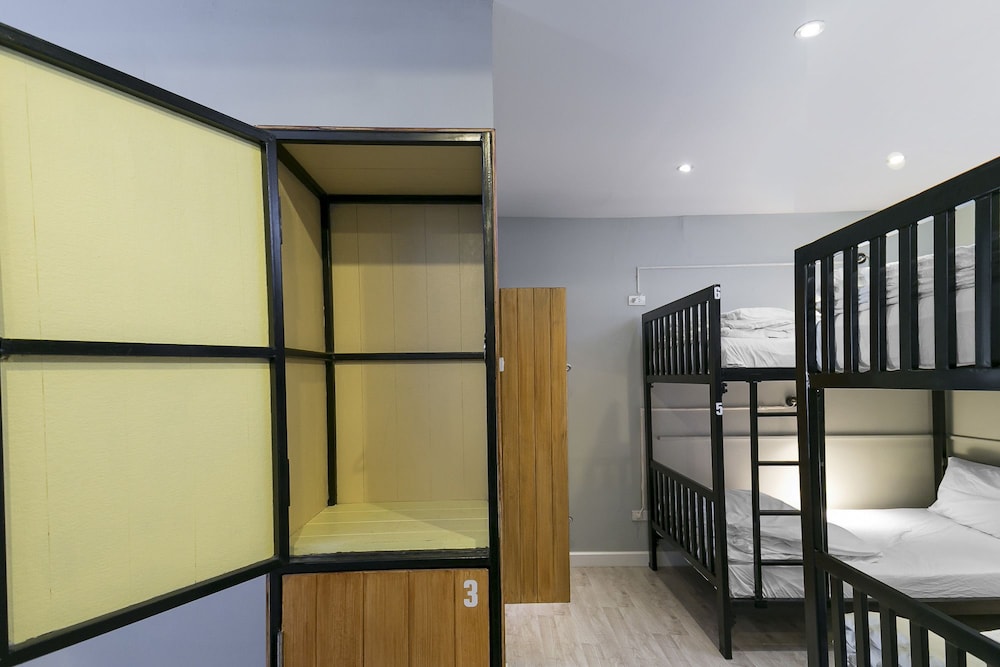 Private Family room with 6 beds Ensuite Bathroom photo 2