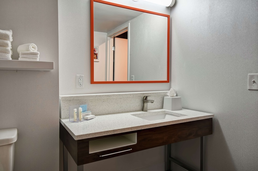 Room, Accessible, Non Smoking - Photo 3