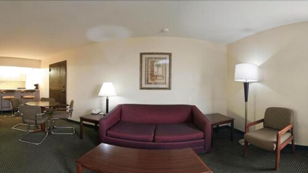 Suite, 1 King Bed with Sofa bed - Photo 3