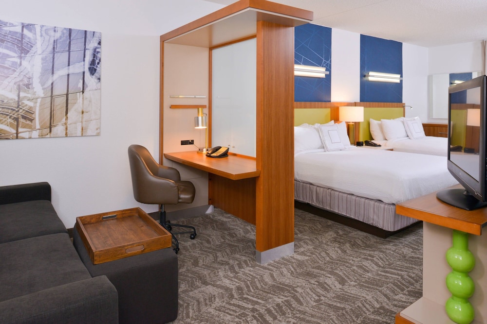 Studio, Multiple Beds (Mobility/Hearing Access, Roll-in Shwr)