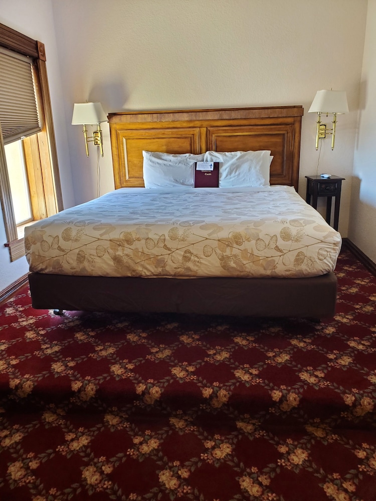 Deluxe Suite, 1 King Bed, Ocean View photo 1