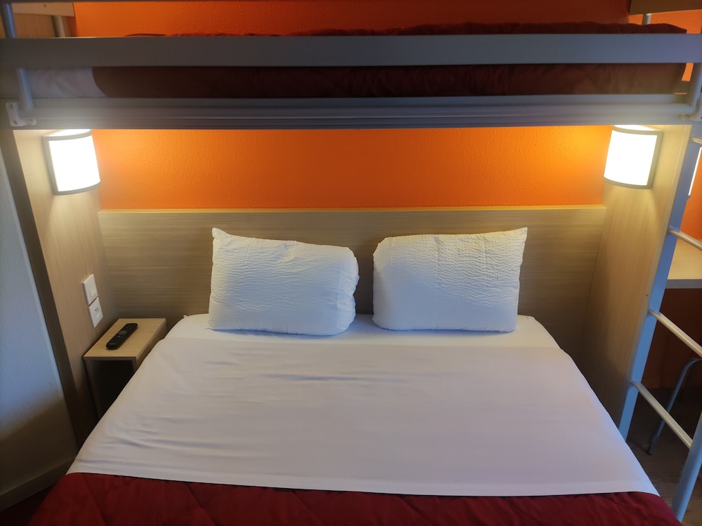 Standard Room, Multiple Beds (1 Double and 1 Single bed) - Photo 4