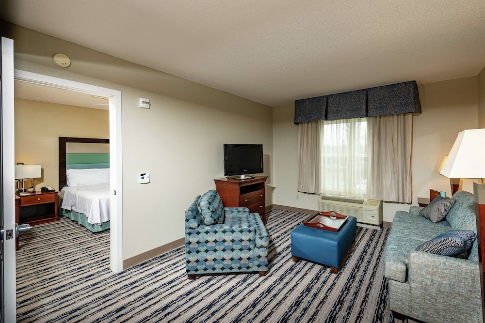 Suite, 1 King Bed, Corner - Photo 5