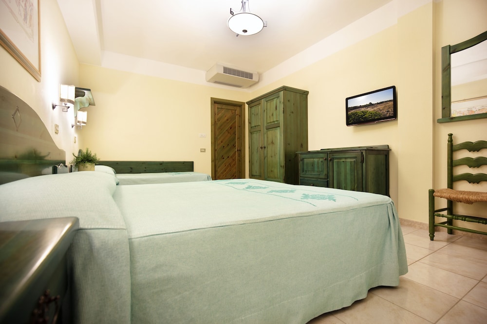 Triple Room