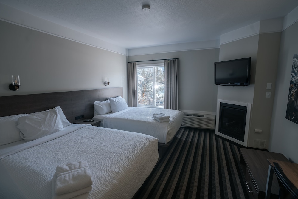 Deluxe Double Queen Room ( No Pets) photo 1
