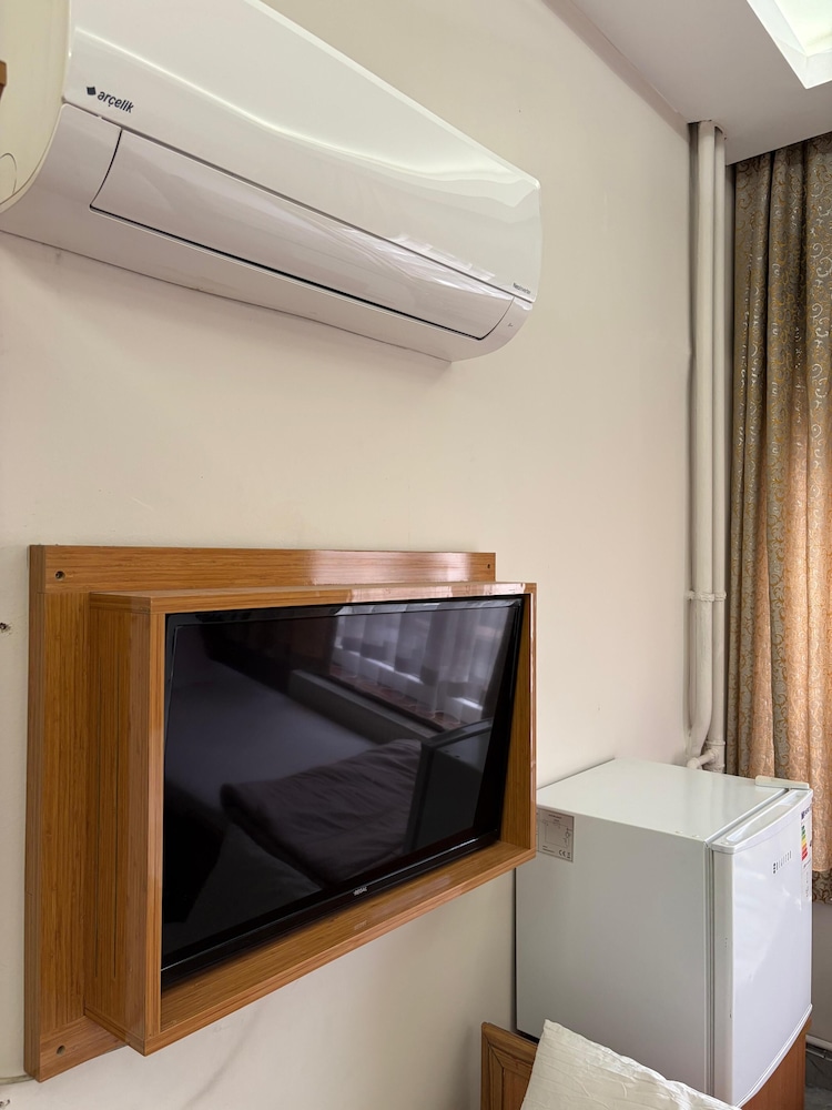 Classic Triple Room, City View photo 3
