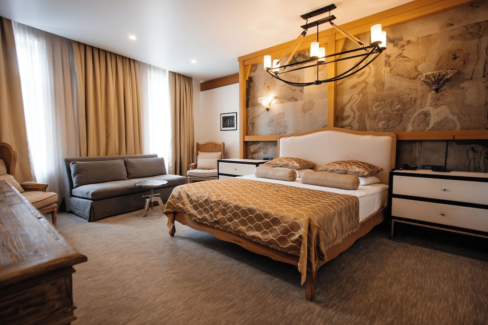 Standard Double Room, 1 King Bed - Photo 11