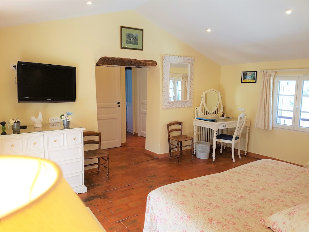 Double or Twin Room, Ensuite ( La chambre des Jasmins) photo 2